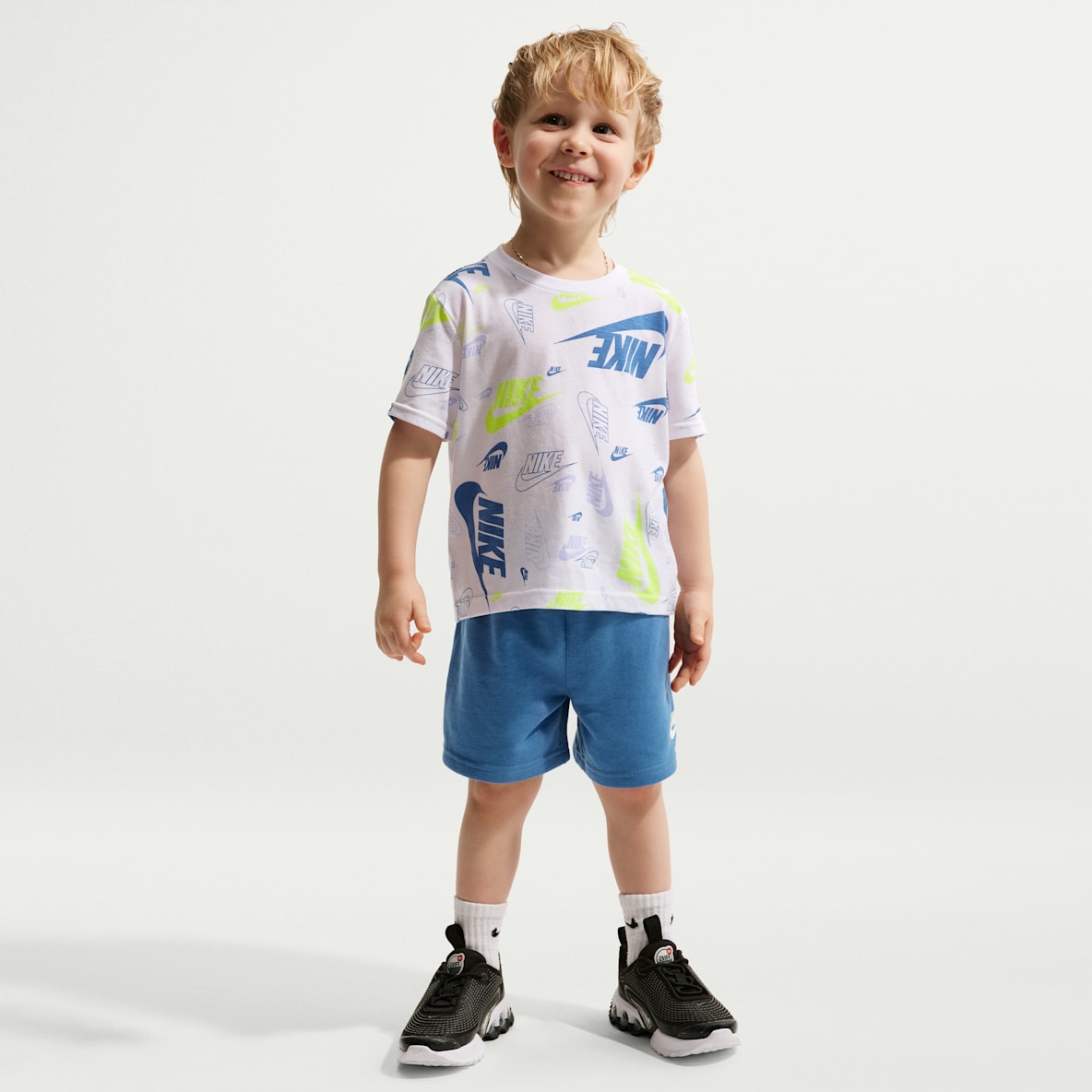 나이키 스포츠웨어 베이비(12~24개월) 프린트 티셔츠 및 경량 프렌치 테리 쇼츠 세트