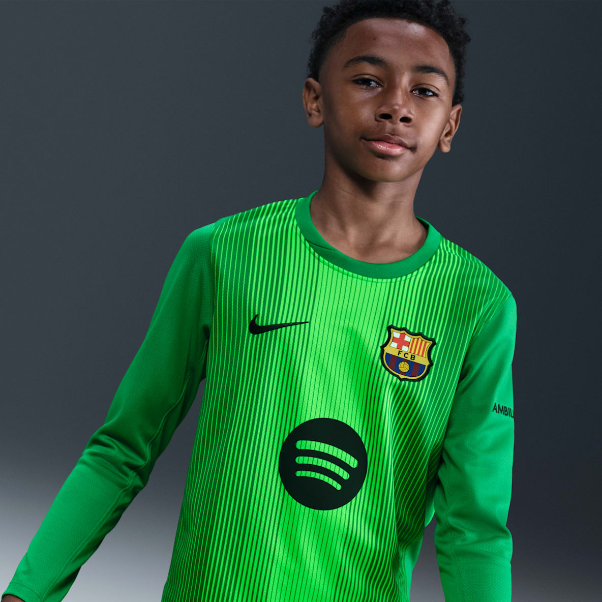F.C. Barcelona 2025/26 Stadium Goalkeeper Older Kids' Nike Dri-FIT Football Replica Shirt