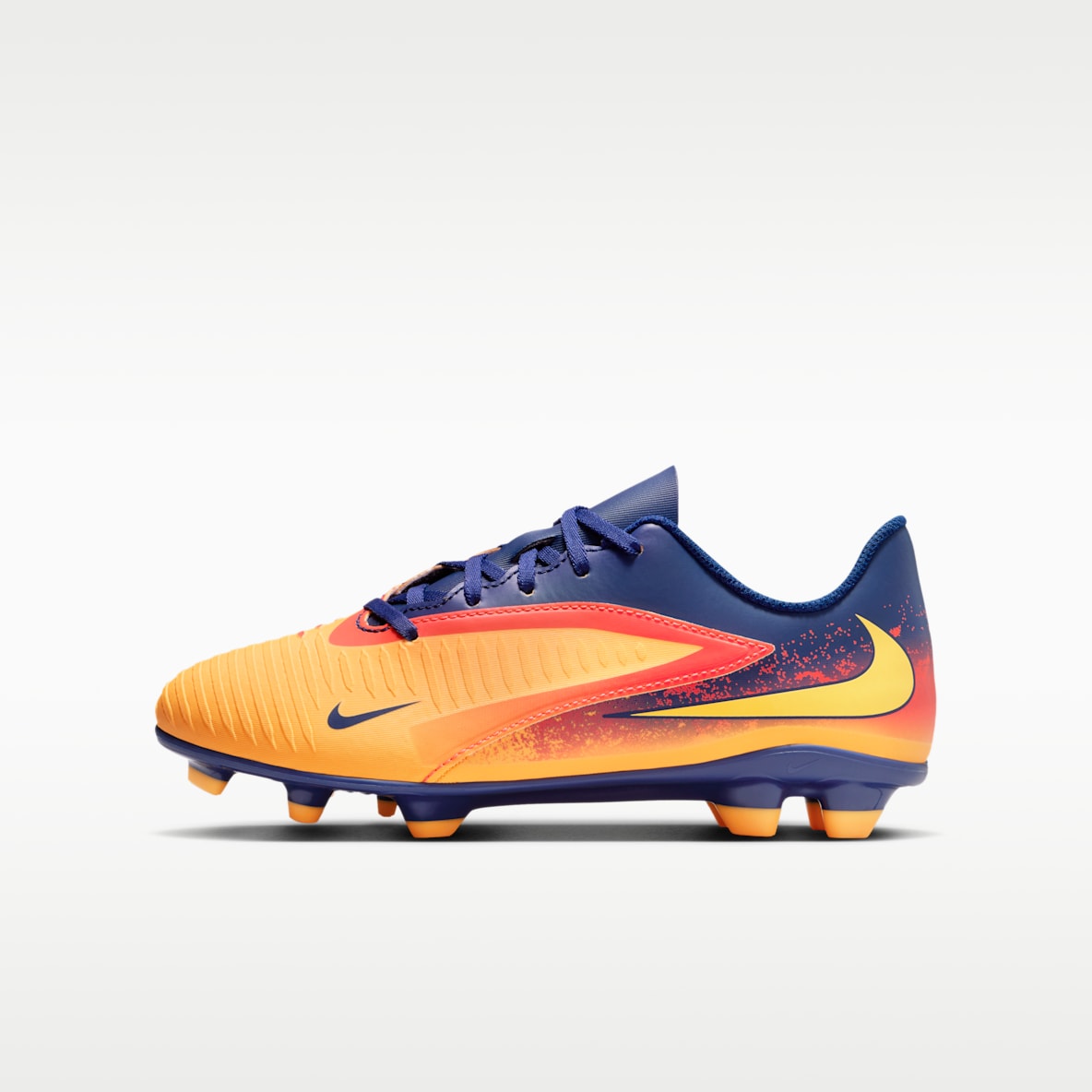 Nike Jr. Phantom 6 Low Club «Erling Haaland» Fotballsko for flere underlag til store barn
