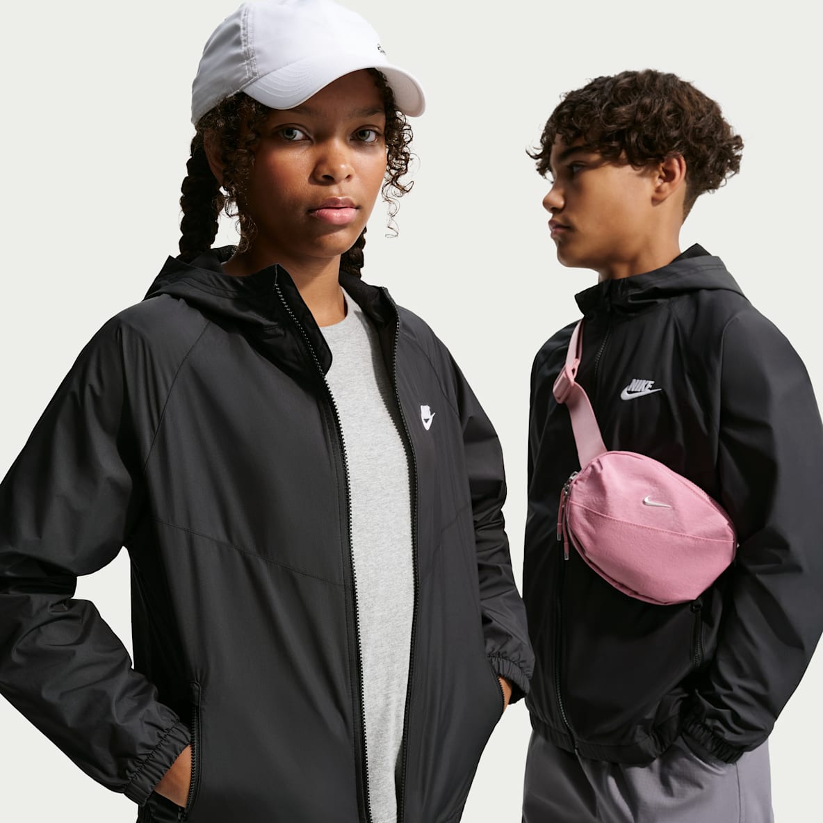 Nike Sportswear Windrunner Chamarra Repel con gorro para niños talla grande