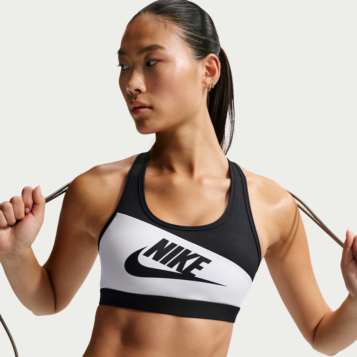 나이키 스우시 여성 미디엄 서포트 패드 스포츠 브라
