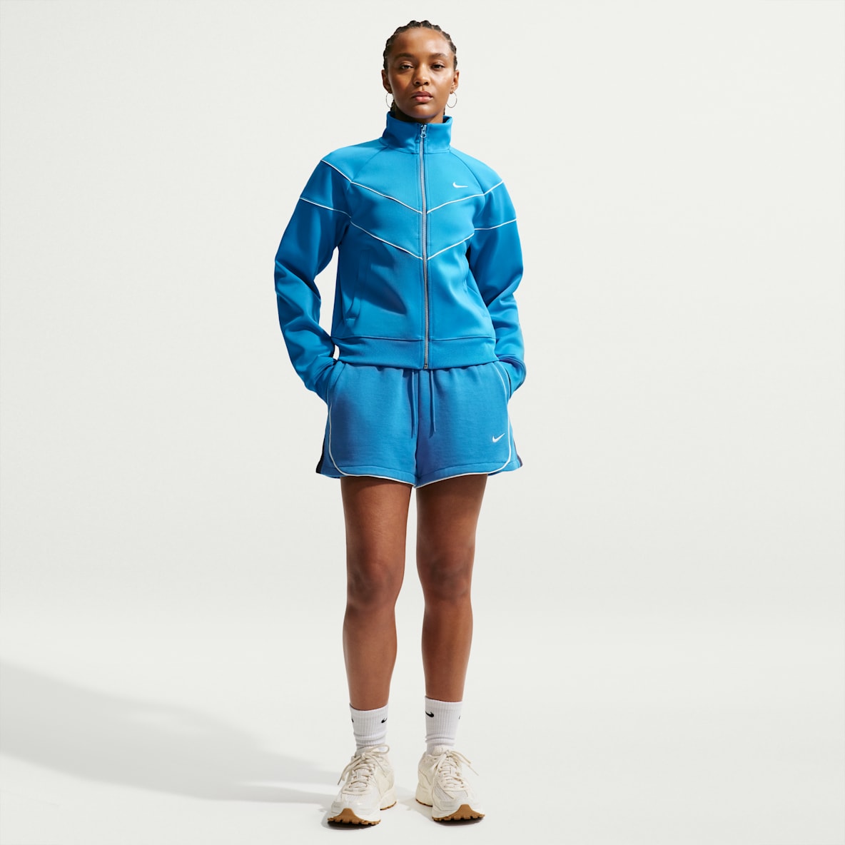 Nike Sportswear Fleeceshorts med mellomhøyt liv og ledig passform til dame (7,5 cm)