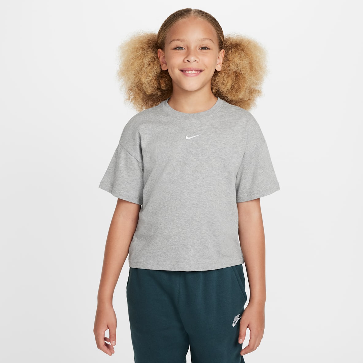 Nike Sportswear Essential Big Kids' (Girls') T-Shirt