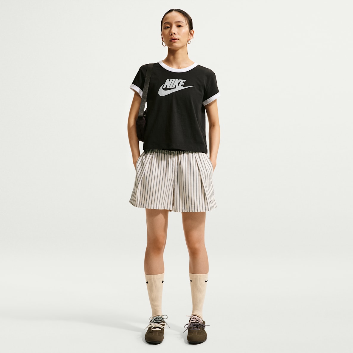 Nike Sportswear Chill Poplin Women's Loose Mid-Rise Stripe Shorts