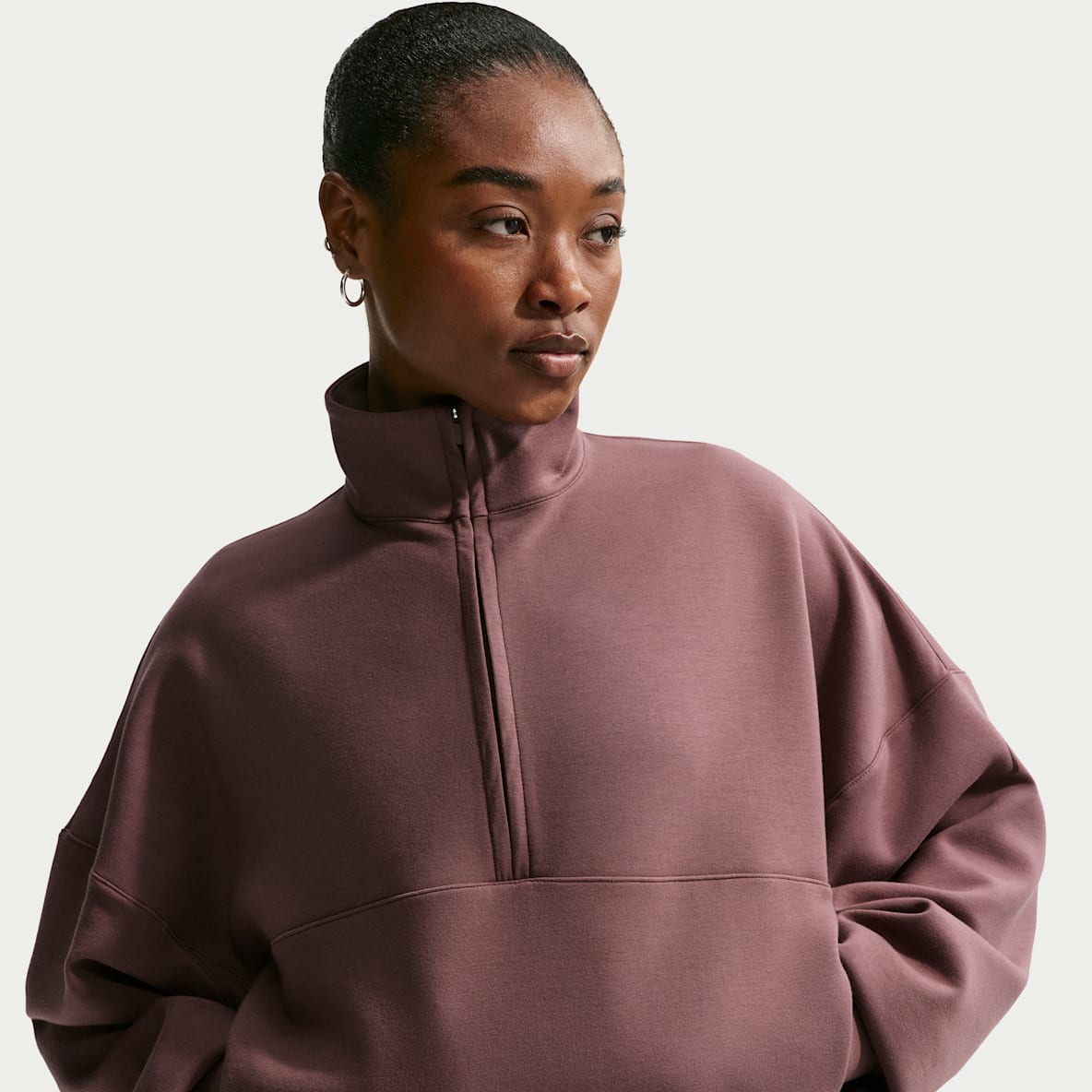 Nike 24.7 ImpossiblySoft Playera Dri-FIT oversized de medio cierre para mujer