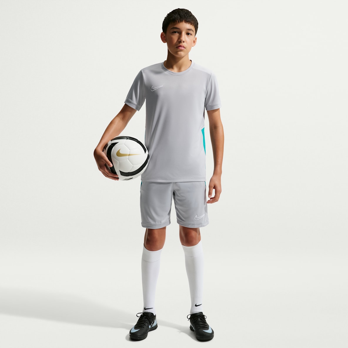 Nike Academy Older Kids' Dri-FIT Football Knit Shorts