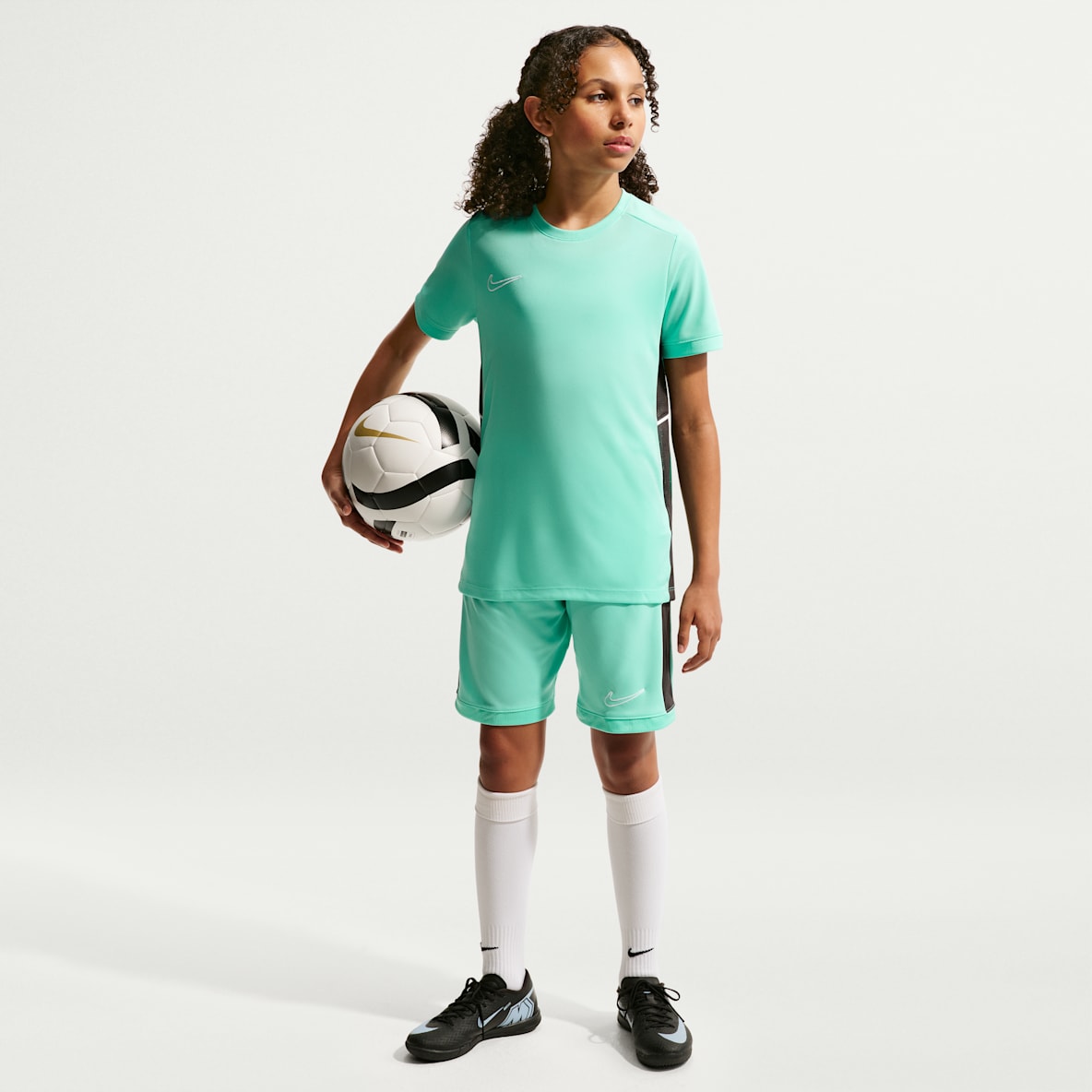Nike Academy Older Kids' Dri-FIT Football Knit Shorts