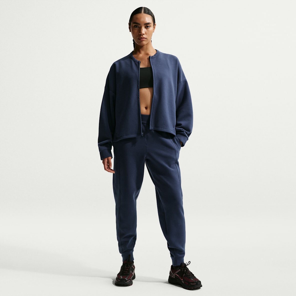 Nike 24.7 ImpossiblySoft Dri-FIT Normal Belli Kadın Jogger'ı