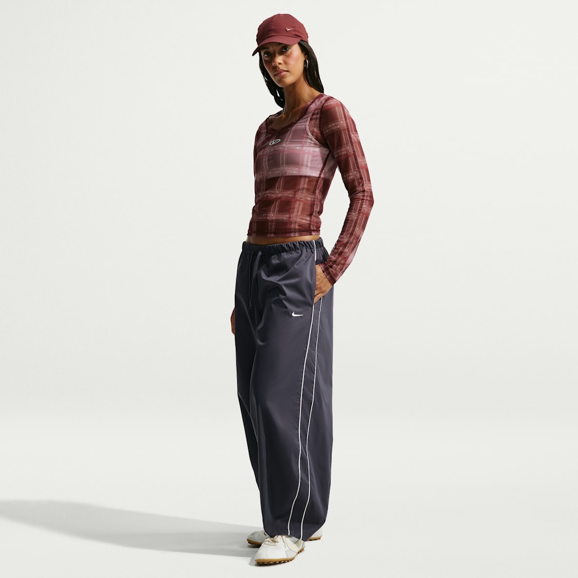 Nike Sportswear Dámské volné kalhoty se středně vysokým pasem a balonovými nohavicemi