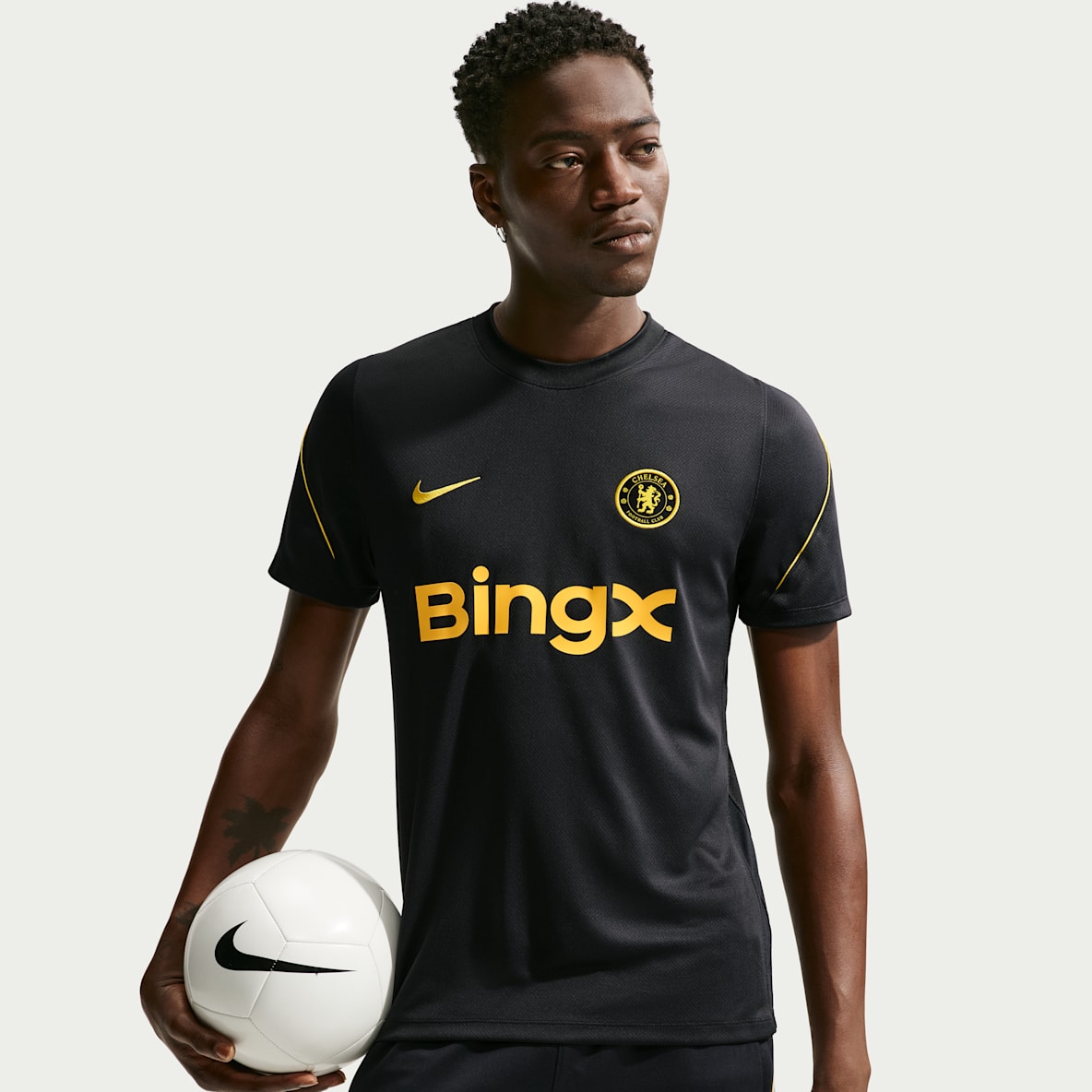 Chelsea F.C. Strike Men's Nike Football Dri-FIT Short-Sleeve Top