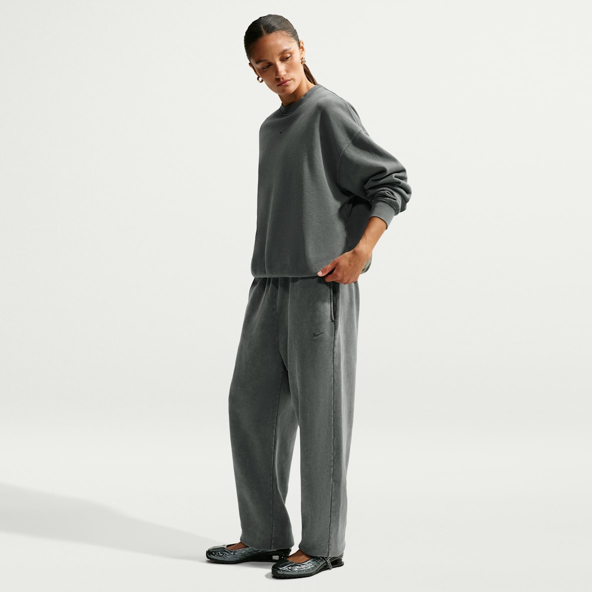 Nike Studio Fleece Medium Weight Women's Oversized Washed High-Rise Cuffed Pants