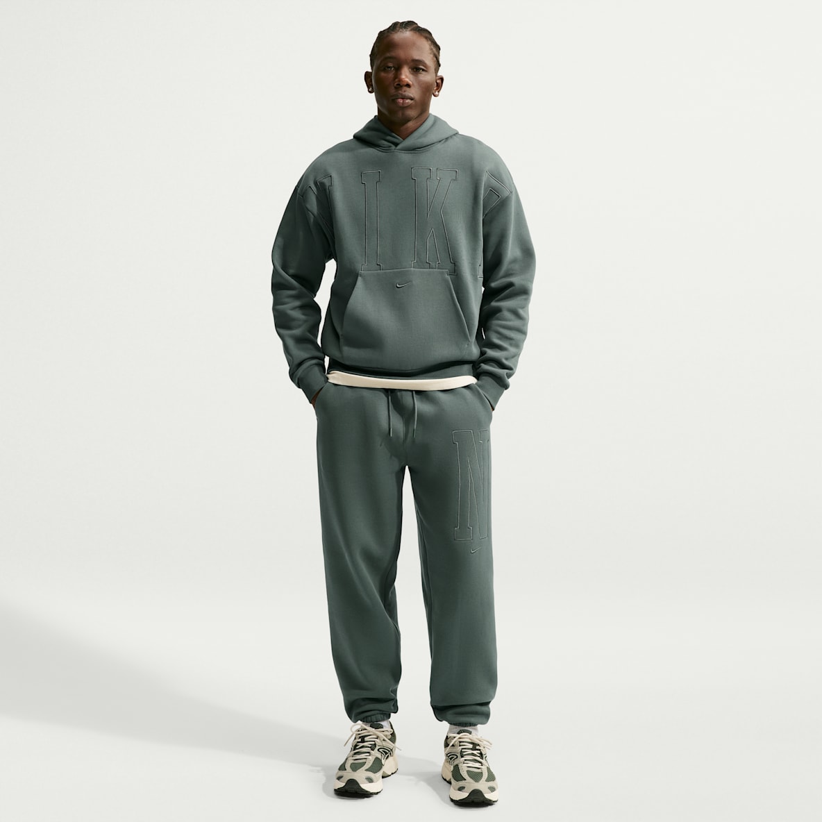 Nike Solo Fleece Men's Loose Cuffed Trousers
