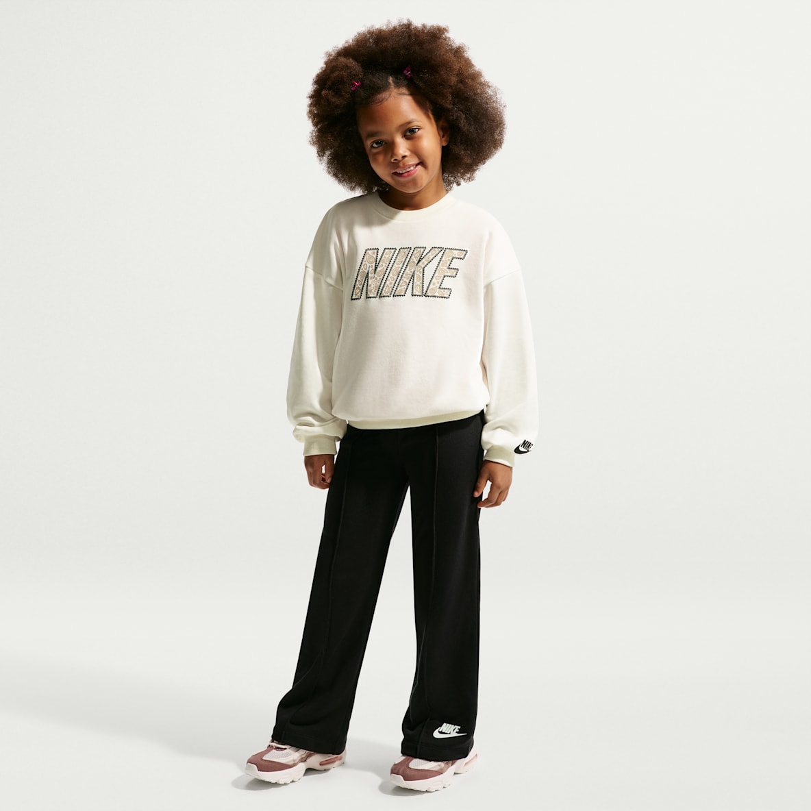 Nike Retro Remix Conjunto de 2 piezas con pants de pierna ancha en French Terry para niños talla pequeña