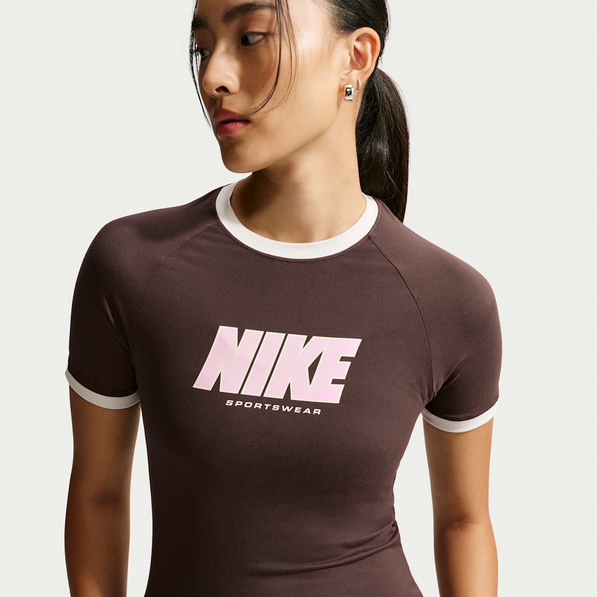 ナイキ スポーツウェア ウィメンズ フィッテド Tシャツ