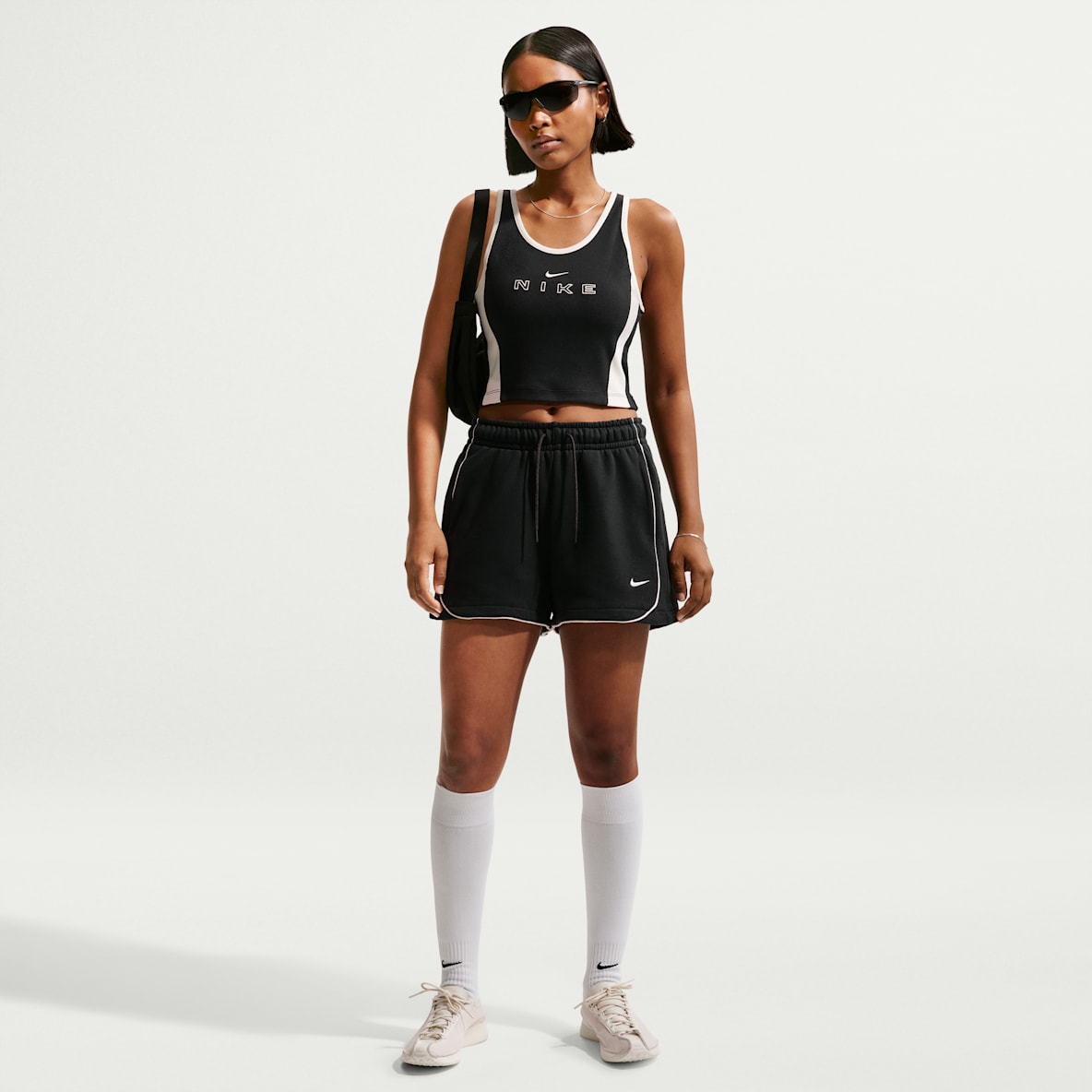 Nike Sportswear Fleeceshorts med mellomhøyt liv og ledig passform til dame (7,5 cm)