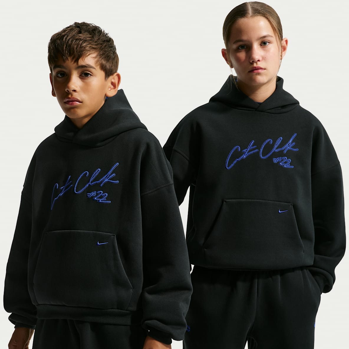 Nike Standard Issue Sudadera con gorro sin cierre de tejido Fleece cepillado Therma-FIT para niña talla grande