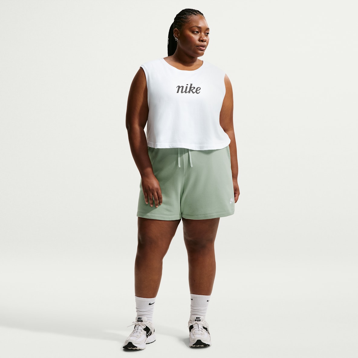 Nike Sportswear Club Fleece Shorts de tiro medio para mujer (talla grande)
