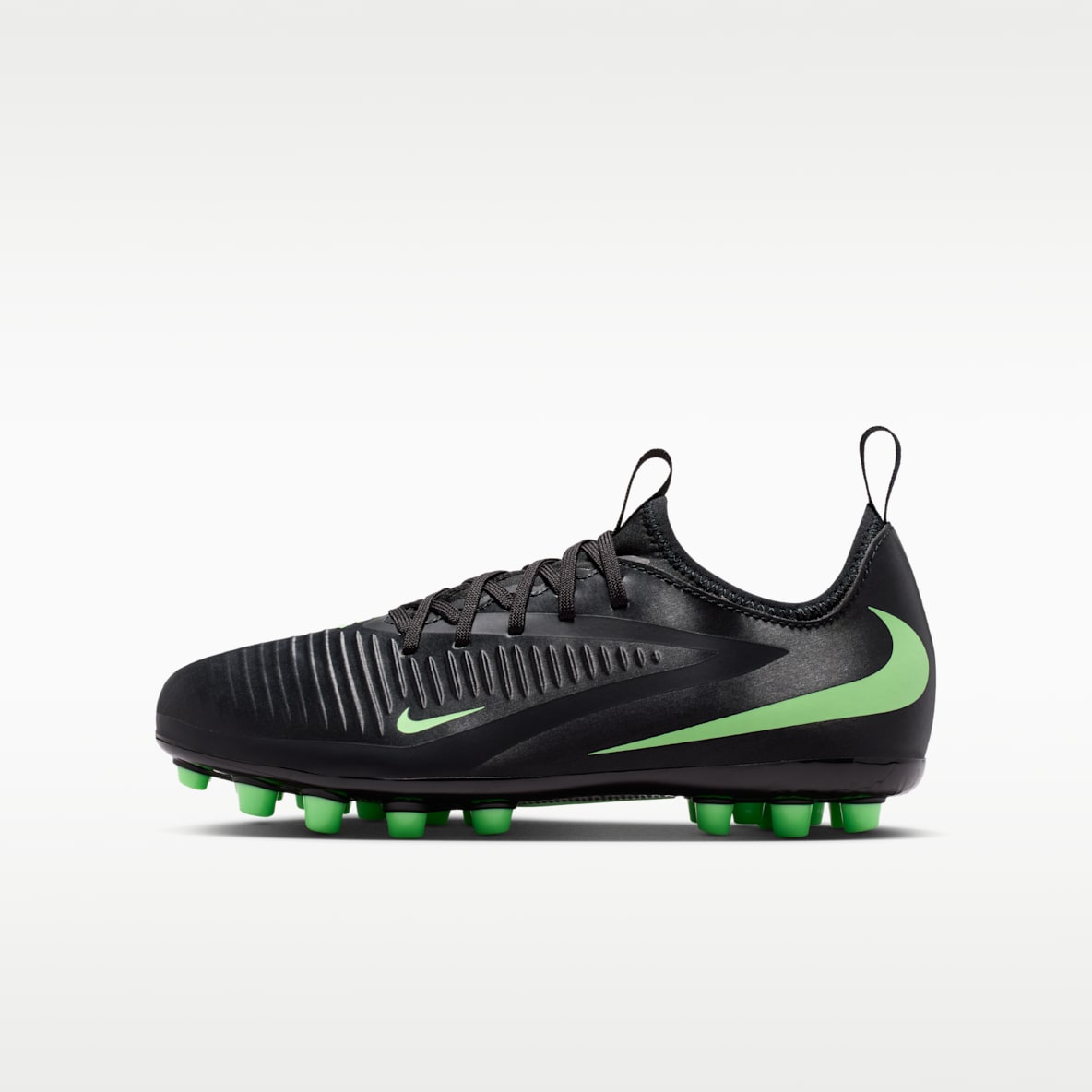 Nike Jr. Phantom 6 Low Academy Older Kids' Artificial-grass Football Boot