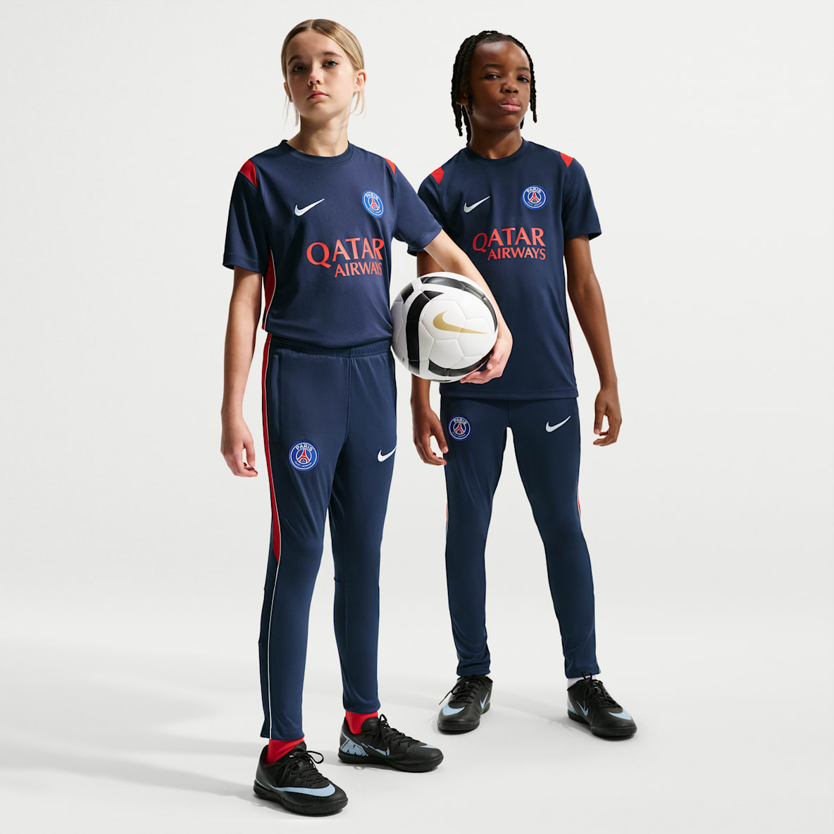 Paris Saint-Germain Academy Pro Older Kids' Nike Dri-FIT Football Knit Pants