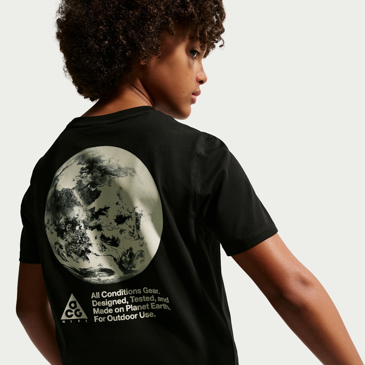 Nike ACG Playera Dri-FIT Planet Earth para niños talla grande