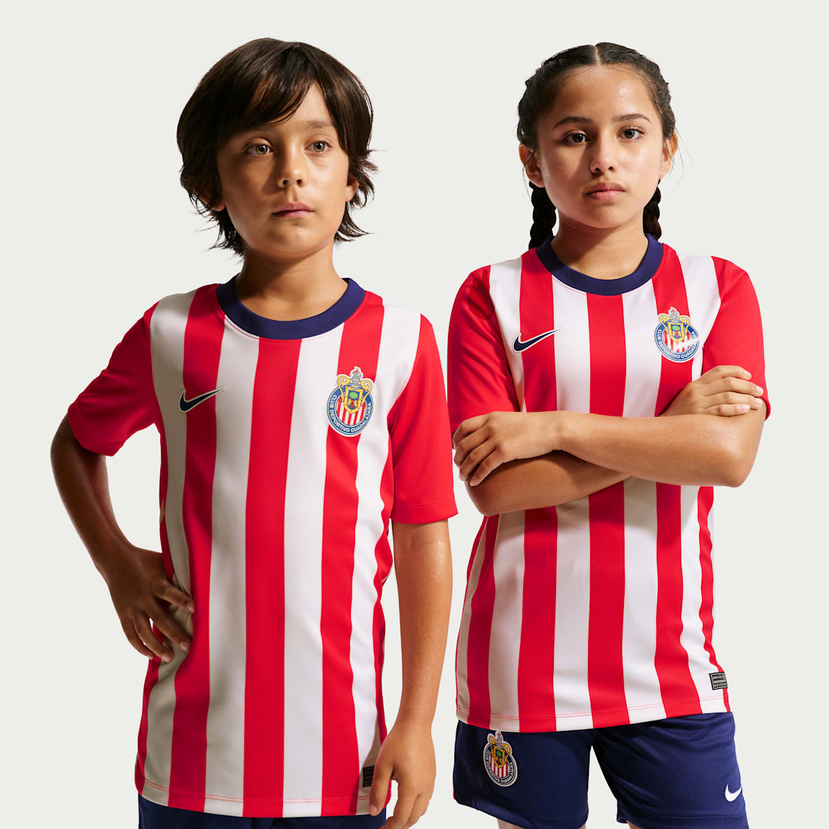 C.D. Guadalajara local 2026/27 Playera de futbol de manga corta Nike Dri-FIT para niños talla grande