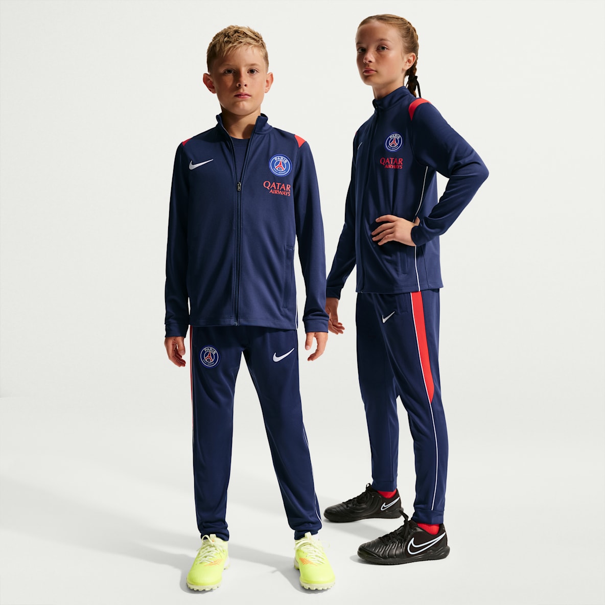 Paris Saint-Germain Academy Pro Older Kids' Nike Dri-FIT Football Knit Tracksuit