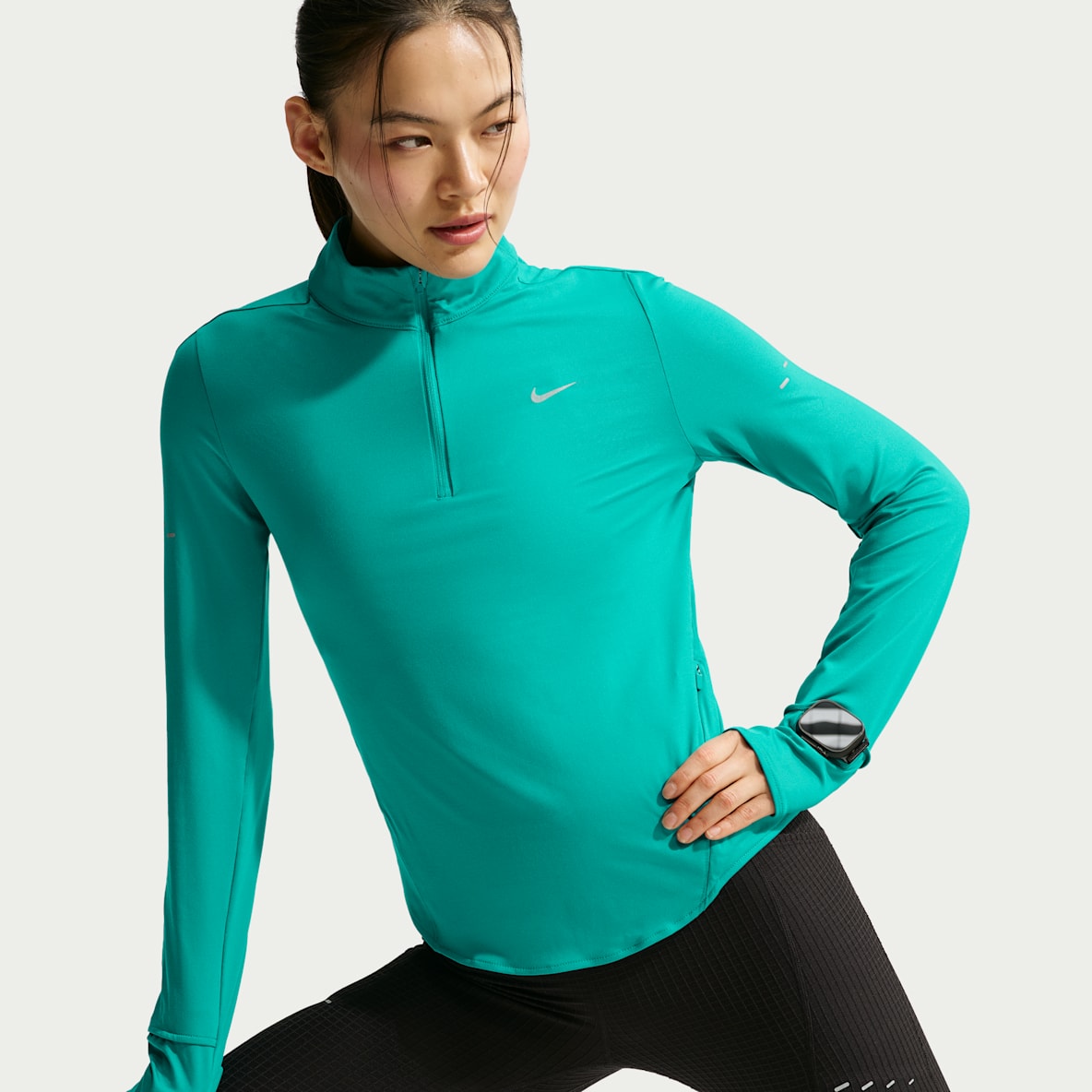 나이키 스위프트 여성 드라이 핏 UV 쿼터집 러닝 탑