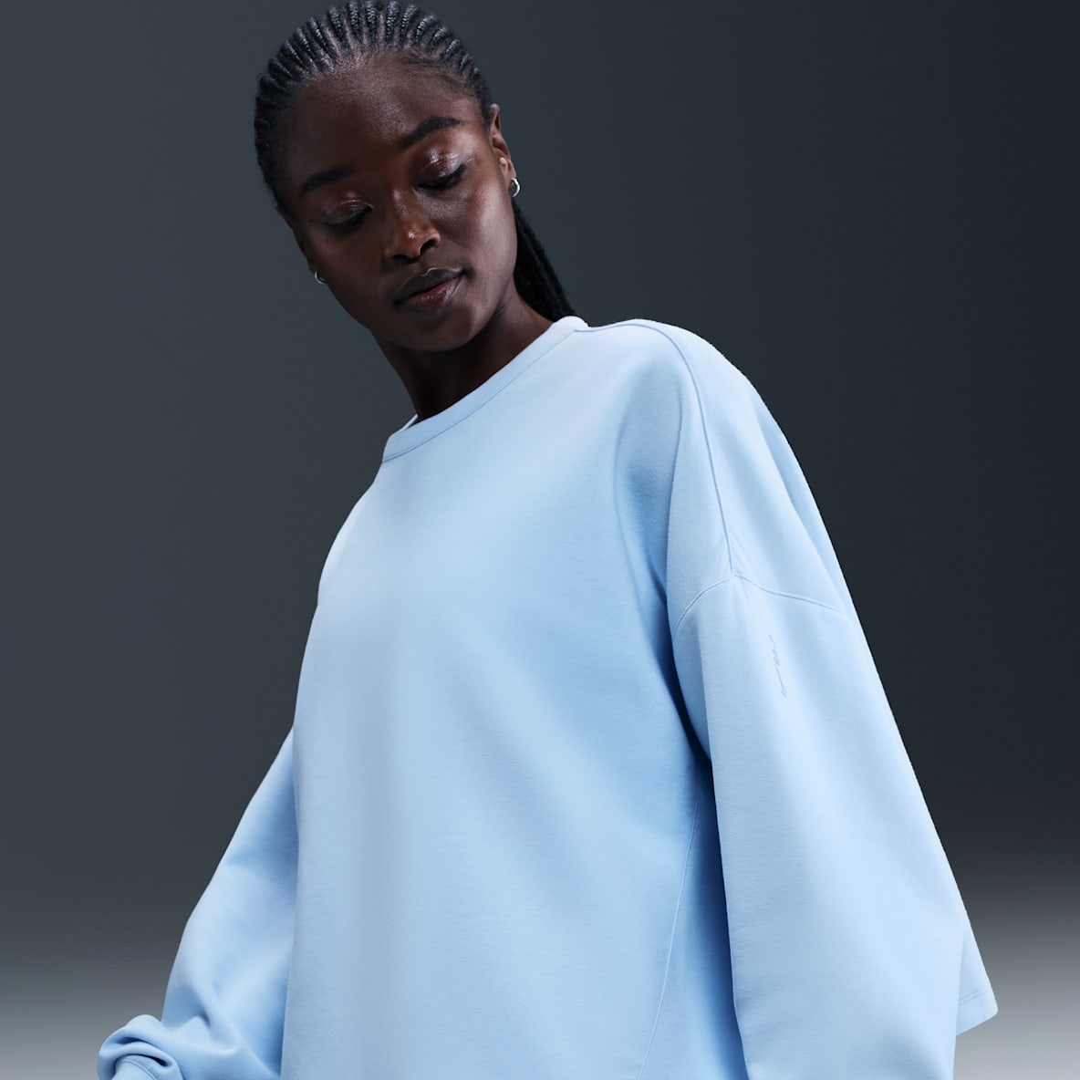 Nike 24.7 ImpossiblySoft Playera Dri-FIT oversized de cuello redondo para mujer