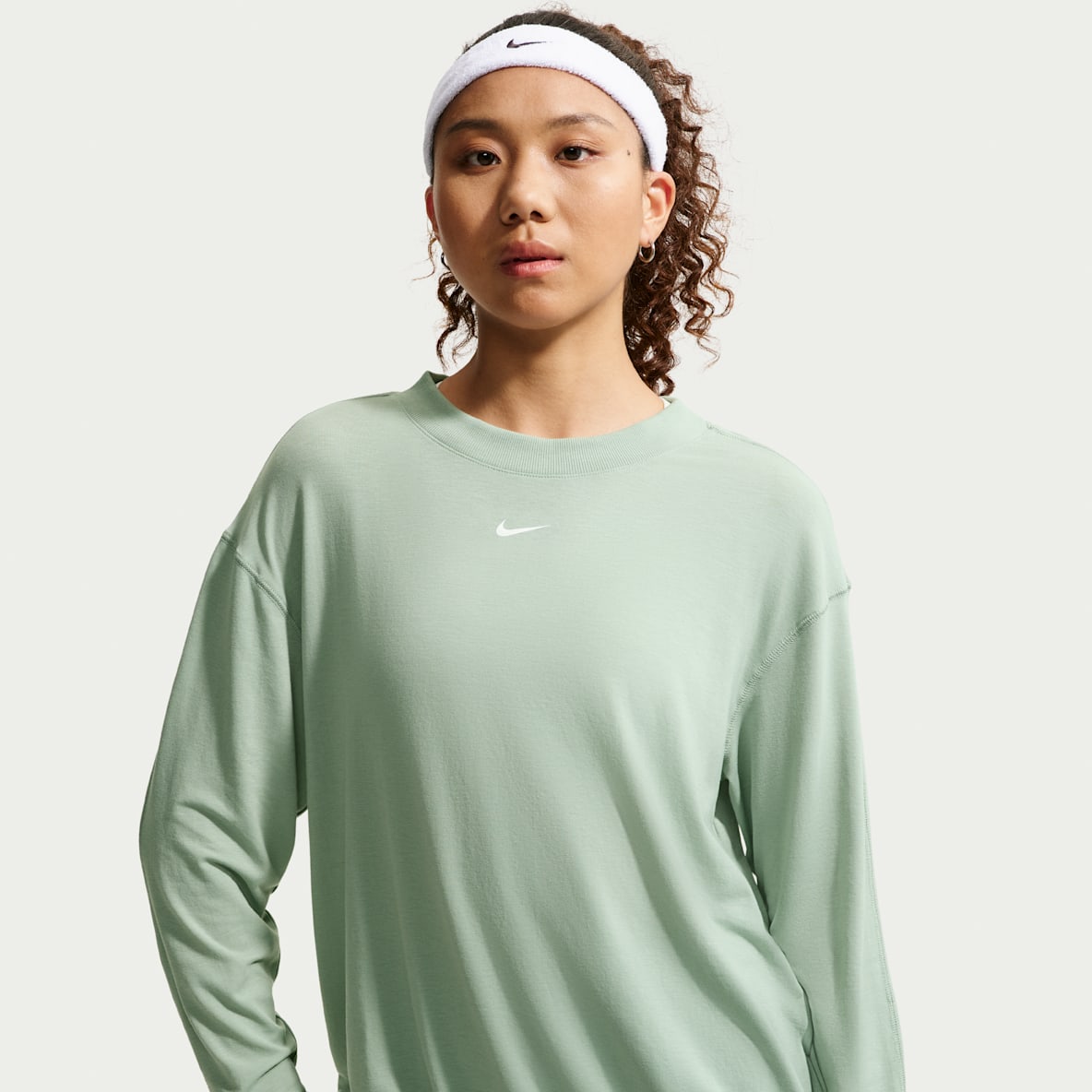 Nike One Relaxed เสื้อแขนยาวผู้หญิง Dri-FIT