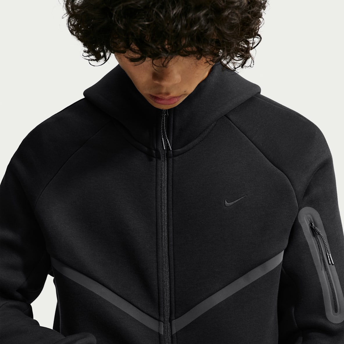 Nike Tech Windrunner-jakke i fleece med fuld lynlås og detaljer i reflekterende design til mænd