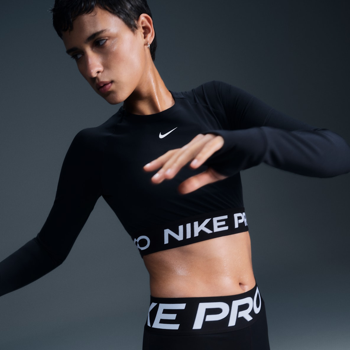 Nike Pro Haut court à manches longues Dri-FIT pour femme