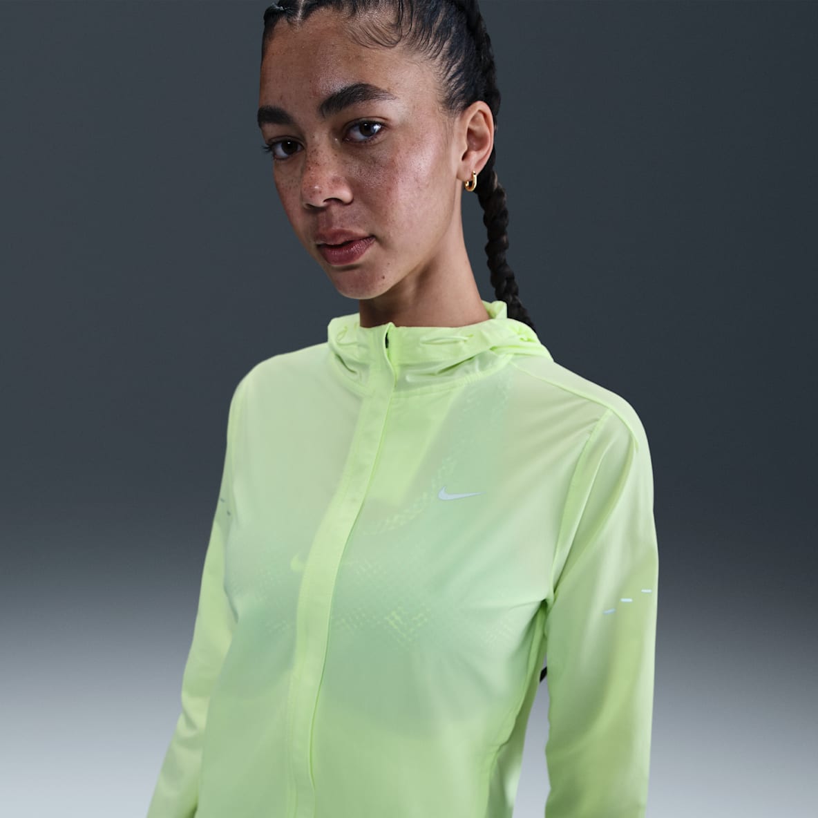 Nike Swift Chamarra de correr Repel plegable para mujer