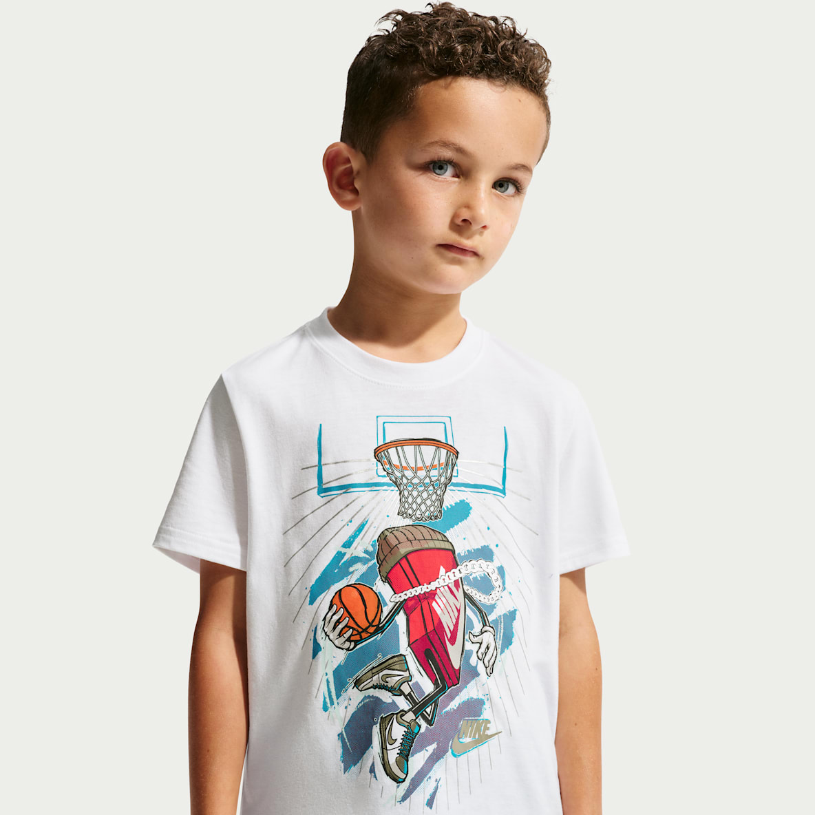 Nike Playera de corte cuadrado Street Dunk para niños talla pequeña