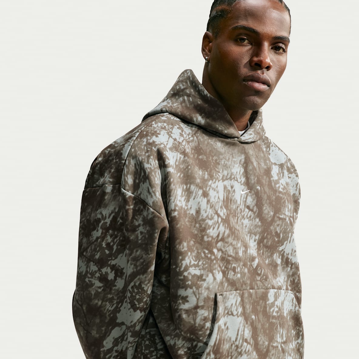 Nike Standard Issue Men's Therma-FIT Brushed Pullover Basketball Hoodie