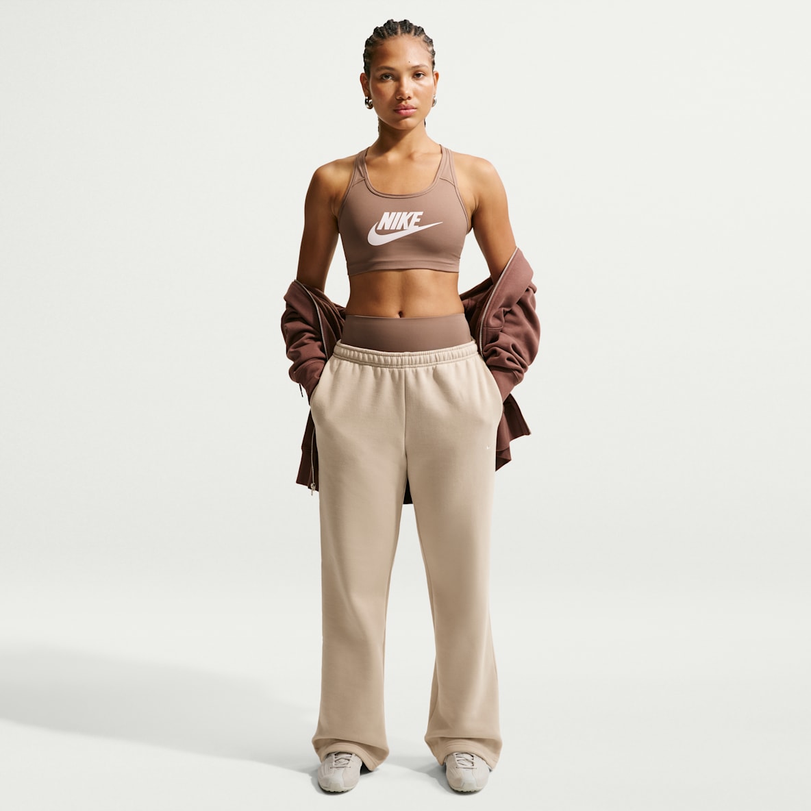 Nike Studio Fleece Medium Weight Pantaloni a vita media con bordo aperto – Donna