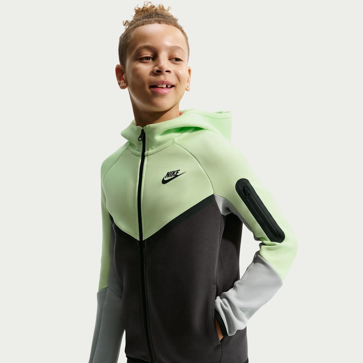 Nike Sportswear Tech Fleece Older Kids' Full-Zip Hoodie