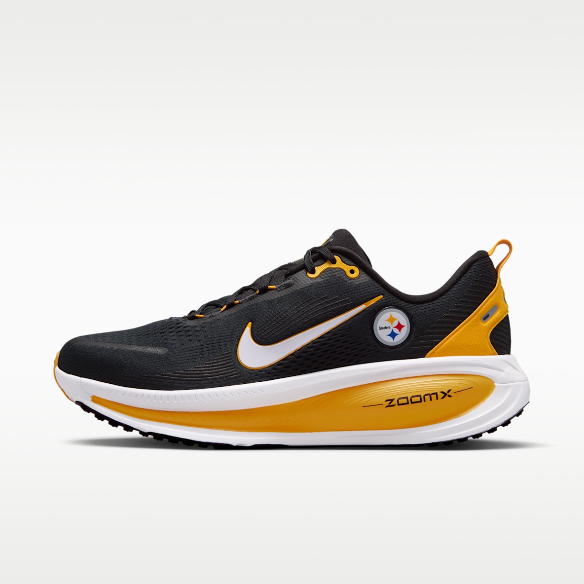 Nike Vomero 18 (Pittsburgh Steelers) Tenis de correr en pavimento de la NFL para hombre