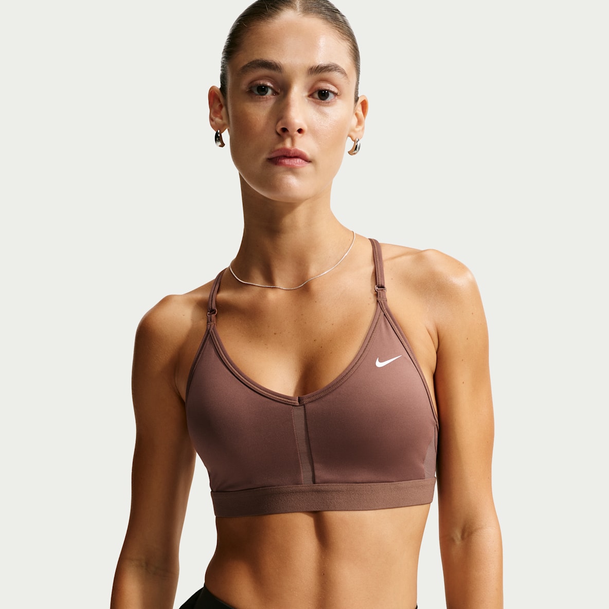 Nike Indy Brassière de sport rembourrée à maintien léger et col en V pour femme