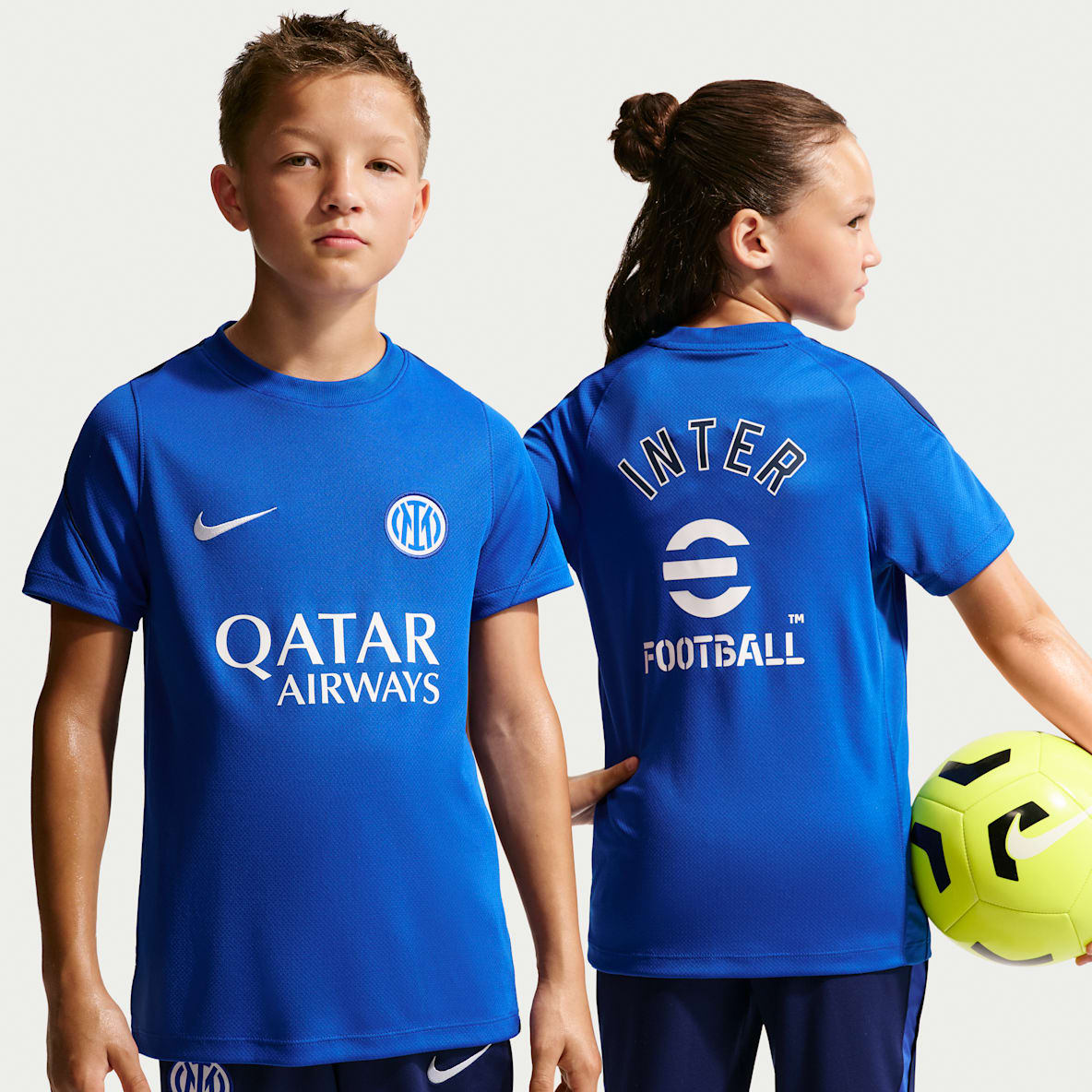 Inter Milan Strike Older Kids' Nike Football Dri-FIT Short-Sleeve Top