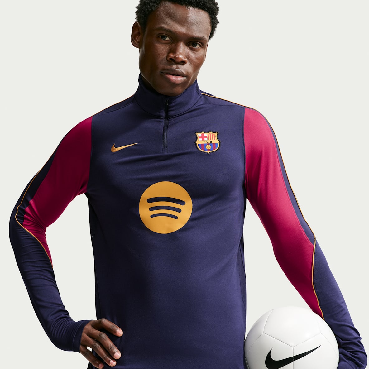 FC Barcelona Strike Nike Dri-FIT Örgü Erkek Futbol Antrenman Üstü