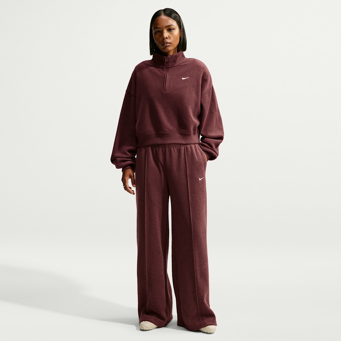 Nike Studio Fleece Medium-Weight Plush Pants de tiro medio y pierna amplia para mujer
