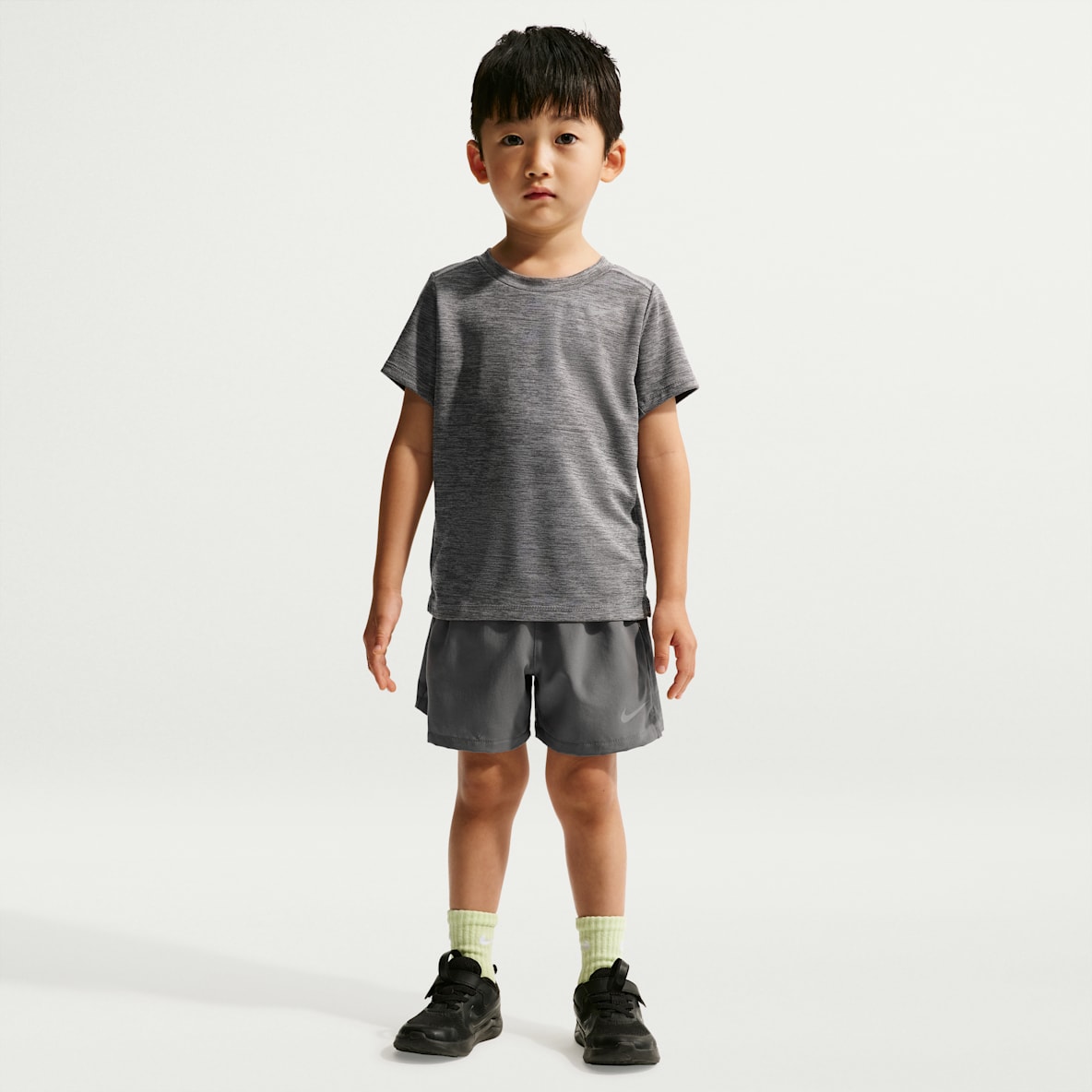 Nike Conjunto de playera y shorts Dri-FIT infantil Miler