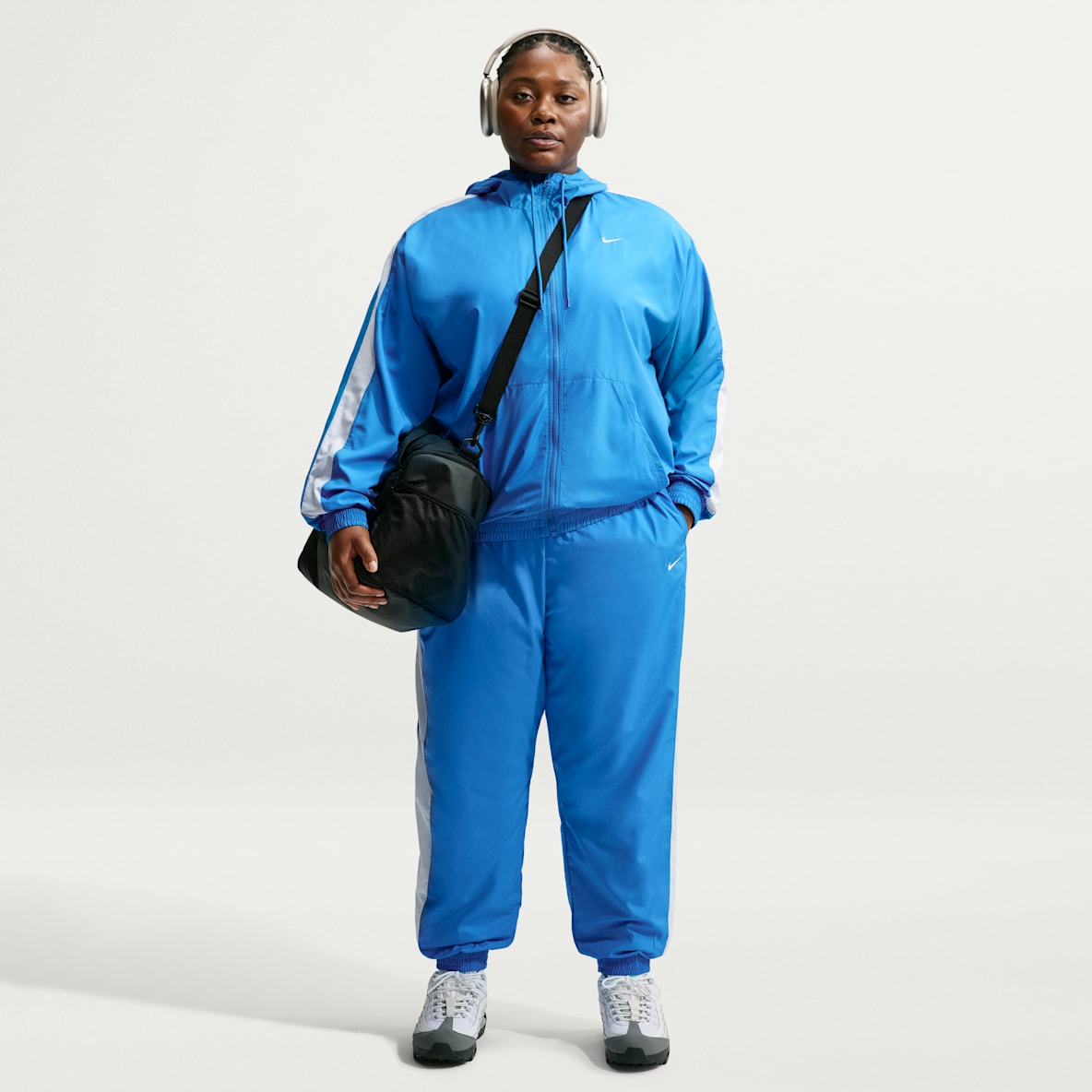 Nike Sportswear Classic Wovens Women's UV Protection Mid-Rise Loose Joggers (Plus Size)