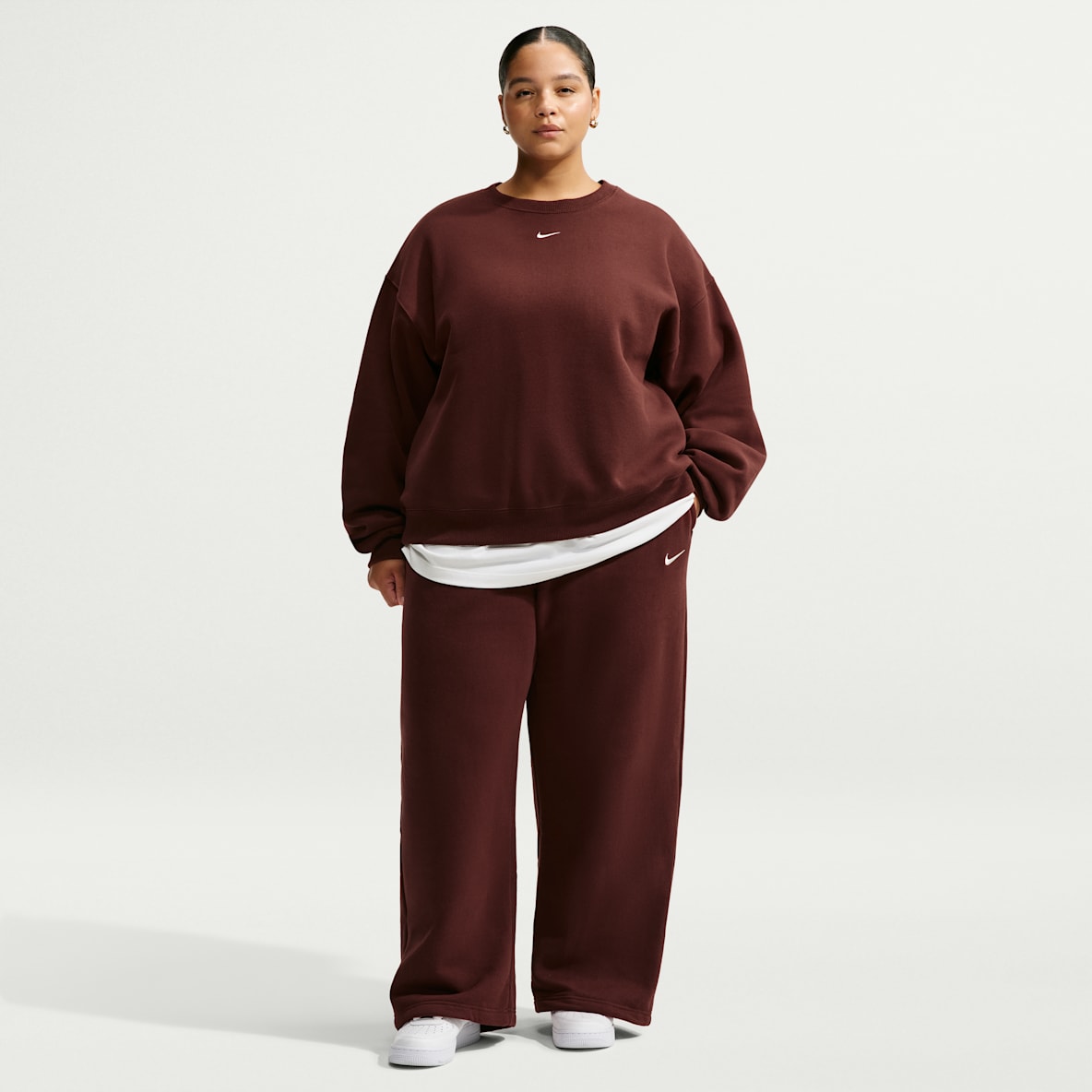 Nike Studio Fleece Medium Weight Pants de tiro medio y pierna amplia para mujer