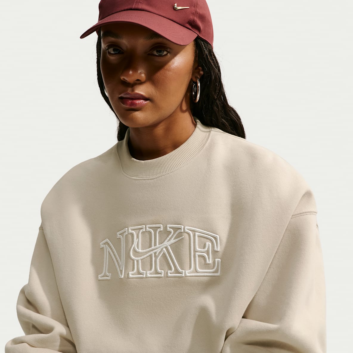 Mellomtykk Nike Studio Fleece Ekstra stor sweatshirt med rund hals og avkortet passform til dame