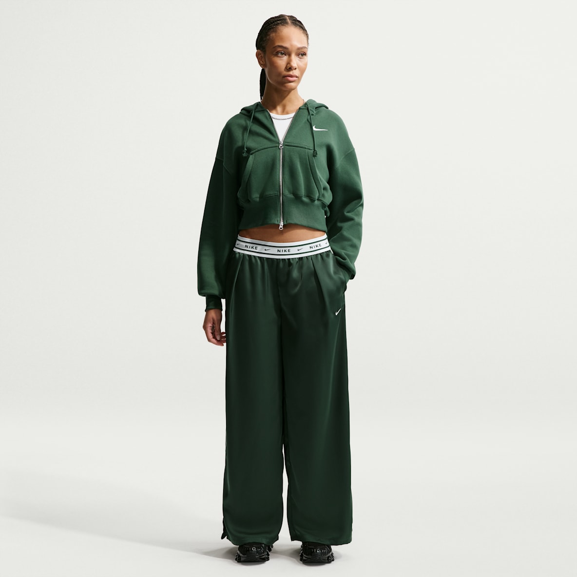Nike Sportswear Weite Satinhose mit mittelhohem Bund (Damen)