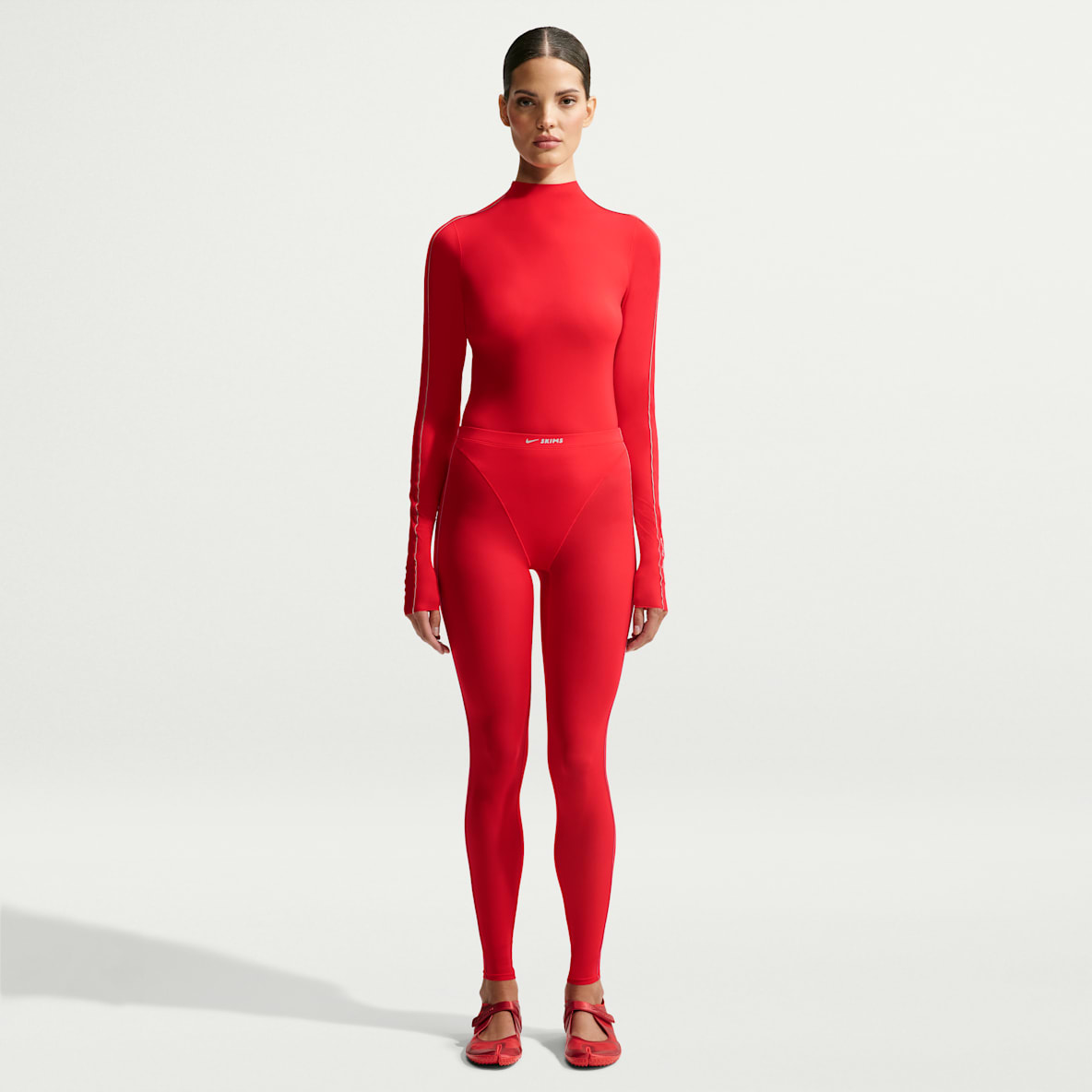 NikeSKIMS Weightless Leggings med høyt liv og V-panel til dame