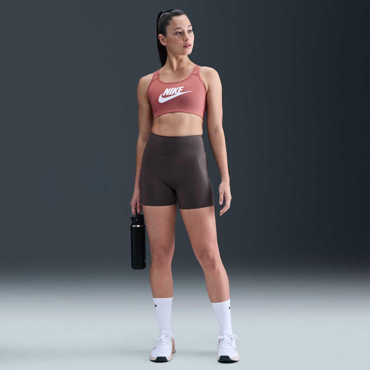Nike Universa Shorts de ciclismo de tiro alto de 13 cm sin costura frontal para mujer