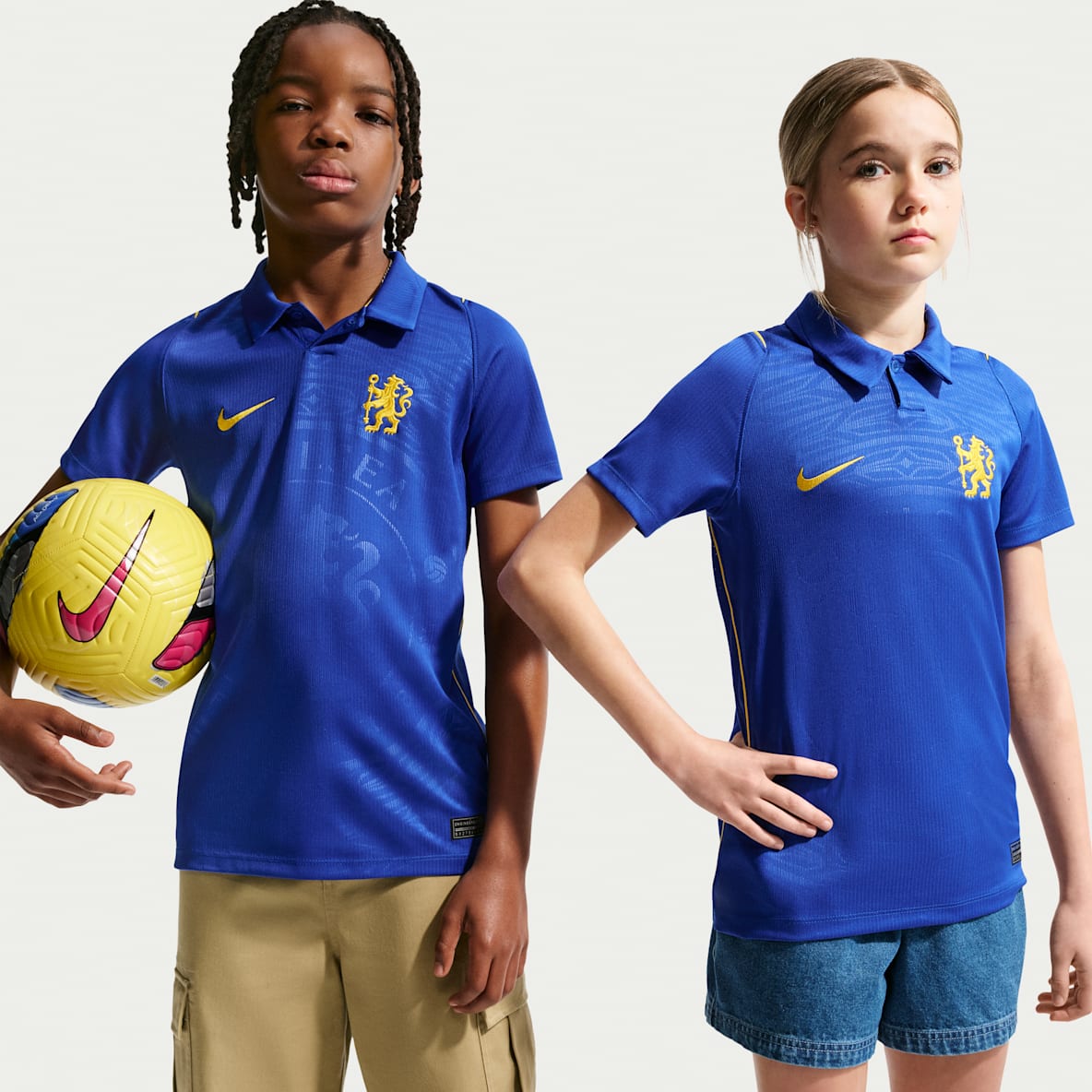 Chelsea FC 2026/27 Stadium Home Older Kids' Nike Dri-FIT Football Replica Shirt