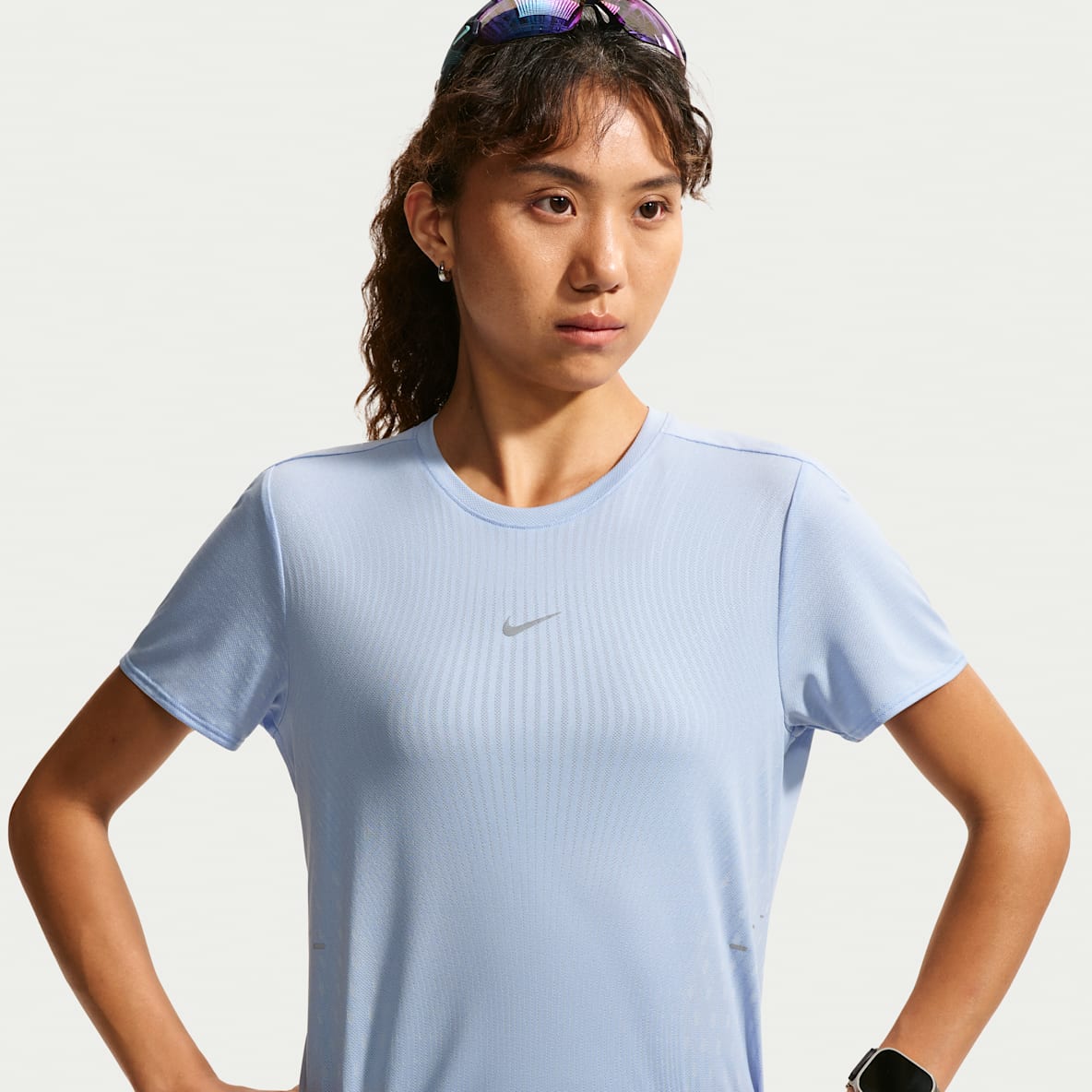 Nike Swift 女款 Aero-FIT 短袖跑步上衣